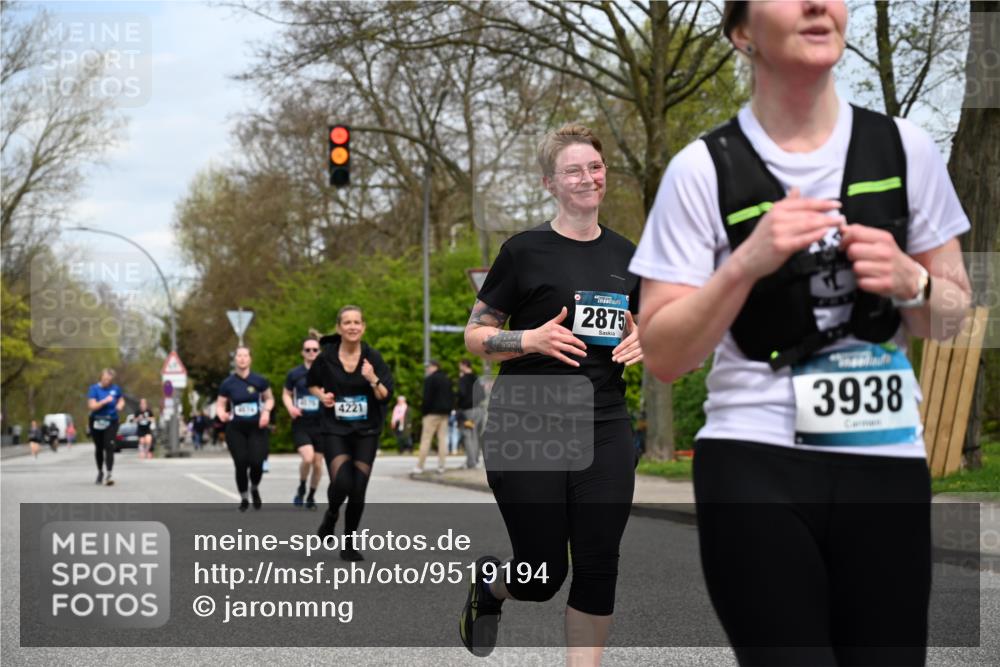 12.04.2026 - 45. Internationalen Wilhelmsburger Insellauf J. Mangold http://msf.ph/oto/9519194 12.04.2026 13:27:26 Ziel 3960, 3955, 4900, 2944, 2945, 5222, 3215, 2756, 2180, 3132, 2875, 3938, 3937, 4222, 4221, 4575, 4574 meine-sportfotos.de