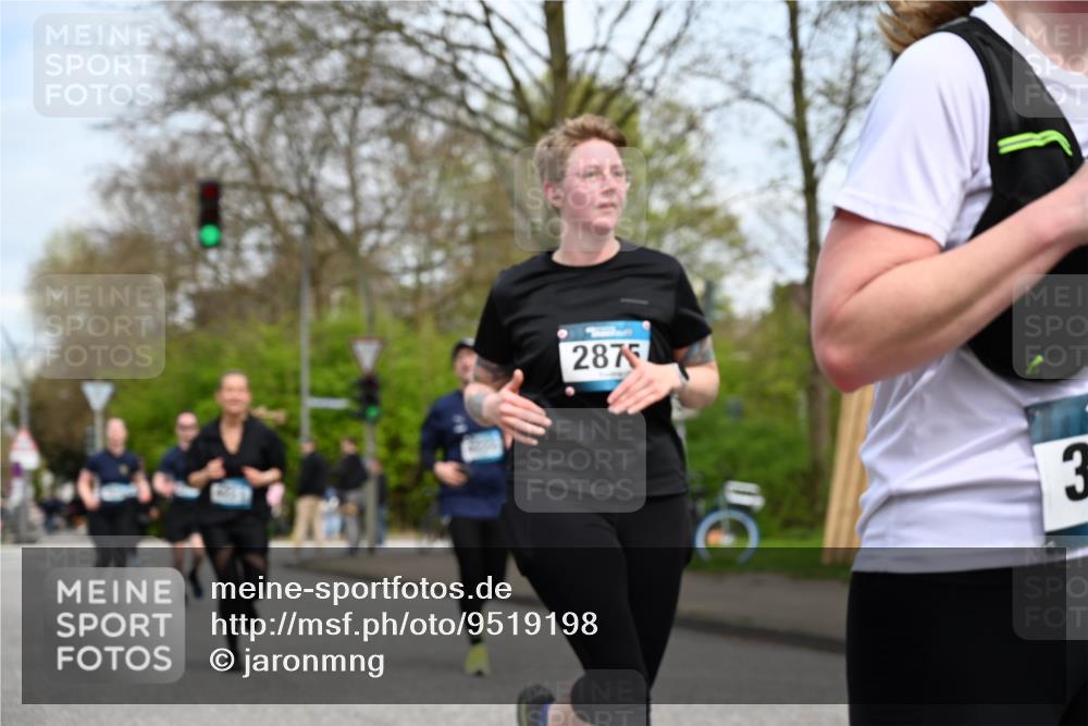 12.04.2026 - 45. Internationalen Wilhelmsburger Insellauf J. Mangold http://msf.ph/oto/9519198 12.04.2026 13:27:26 Ziel 3960, 3955, 4900, 2944, 2945, 5222, 3215, 2756, 2180, 3132, 2875, 3938, 3937, 4222, 4221, 4575, 4574 meine-sportfotos.de