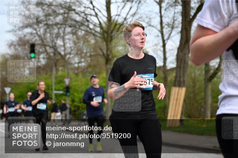 12.04.2026 - 45. Internationalen Wilhelmsburger Insellauf J. Mangold http://msf.ph/oto/9519200 12.04.2026 13:27:26 Ziel 3960, 3955, 4900, 2944, 2945, 5222, 3215, 2756, 2180, 3132, 2875, 3938, 3937, 4222, 4221, 4575, 4574 meine-sportfotos.de