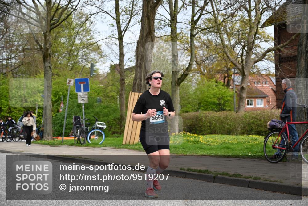 12.04.2026 - 45. Internationalen Wilhelmsburger Insellauf J. Mangold http://msf.ph/oto/9519207 12.04.2026 13:27:44 Ziel 5222, 3215, 2756, 2180, 3132, 2875, 3938, 3937, 4222, 4221, 4575, 4574, 2563, 5695 meine-sportfotos.de