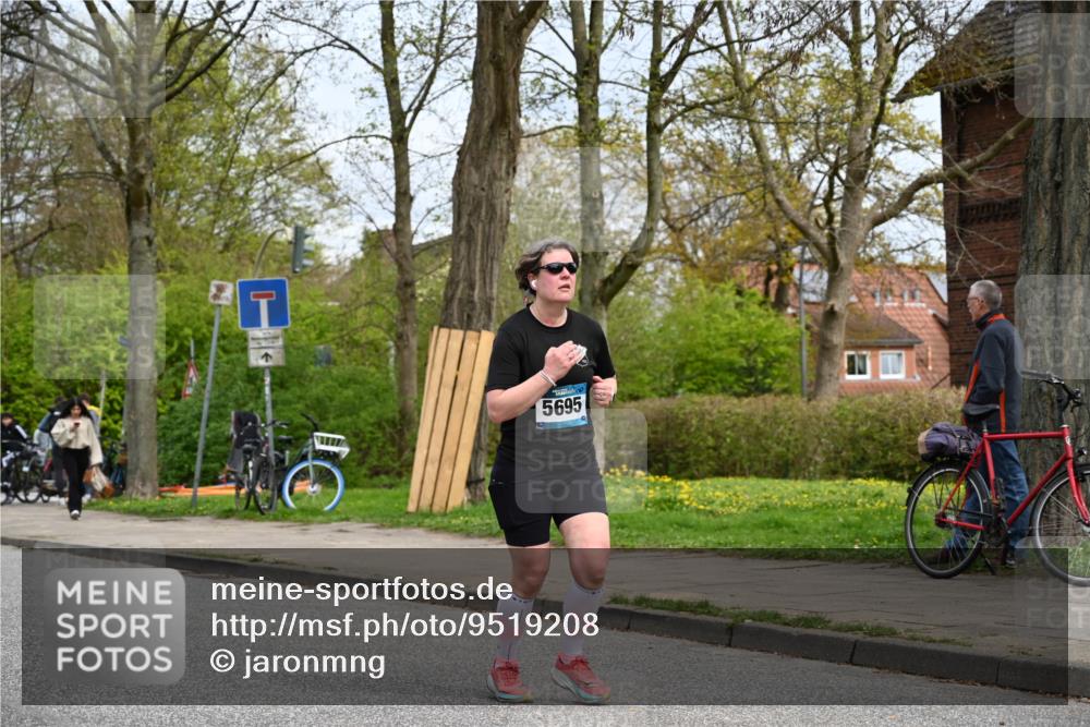 12.04.2026 - 45. Internationalen Wilhelmsburger Insellauf J. Mangold http://msf.ph/oto/9519208 12.04.2026 13:27:44 Ziel 5222, 3215, 2756, 2180, 3132, 2875, 3938, 3937, 4222, 4221, 4575, 4574, 2563, 5695 meine-sportfotos.de