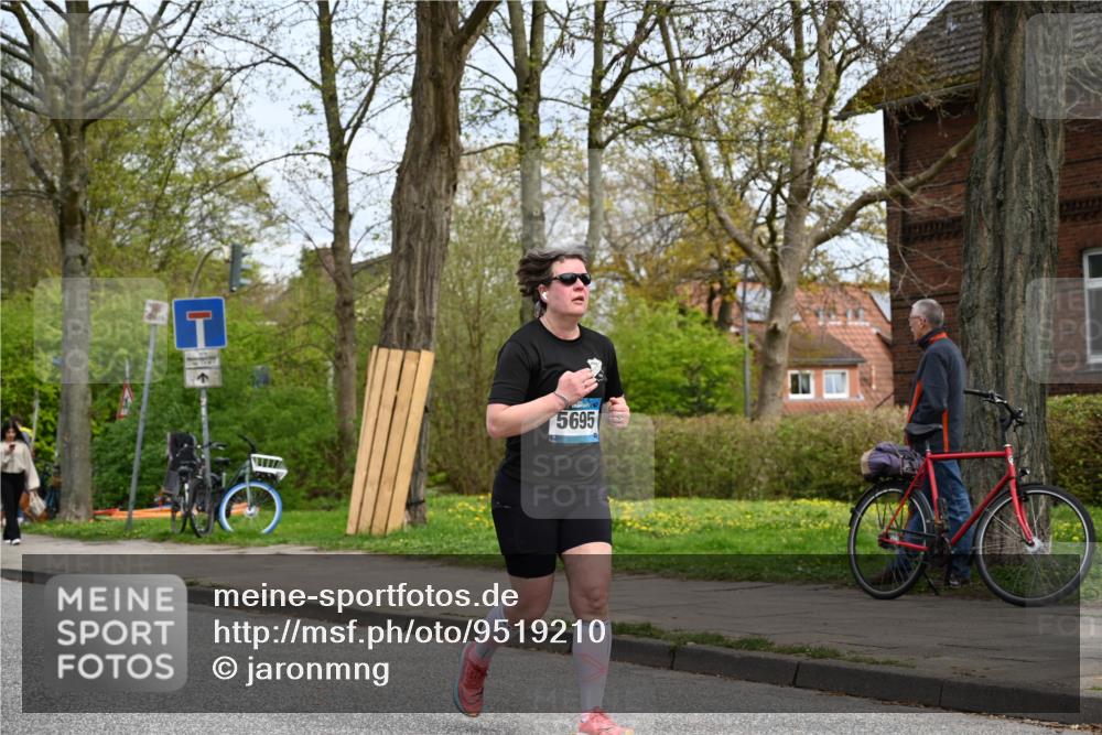 12.04.2026 - 45. Internationalen Wilhelmsburger Insellauf J. Mangold http://msf.ph/oto/9519210 12.04.2026 13:27:44 Ziel 5222, 3215, 2756, 2180, 3132, 2875, 3938, 3937, 4222, 4221, 4575, 4574, 2563, 5695 meine-sportfotos.de