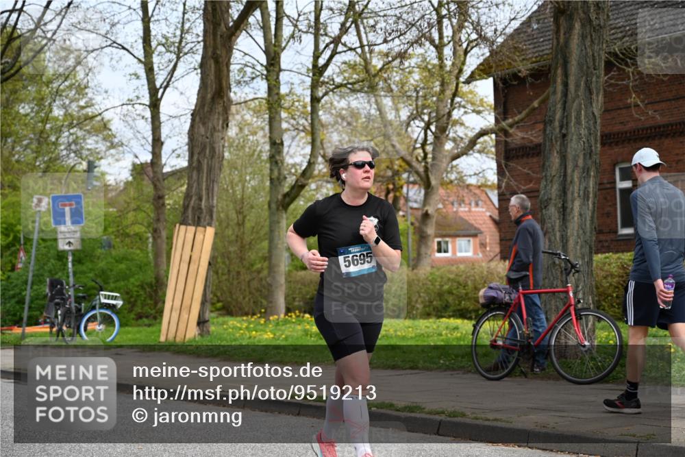 12.04.2026 - 45. Internationalen Wilhelmsburger Insellauf J. Mangold http://msf.ph/oto/9519213 12.04.2026 13:27:44 Ziel 5222, 3215, 2756, 2180, 3132, 2875, 3938, 3937, 4222, 4221, 4575, 4574, 2563, 5695 meine-sportfotos.de