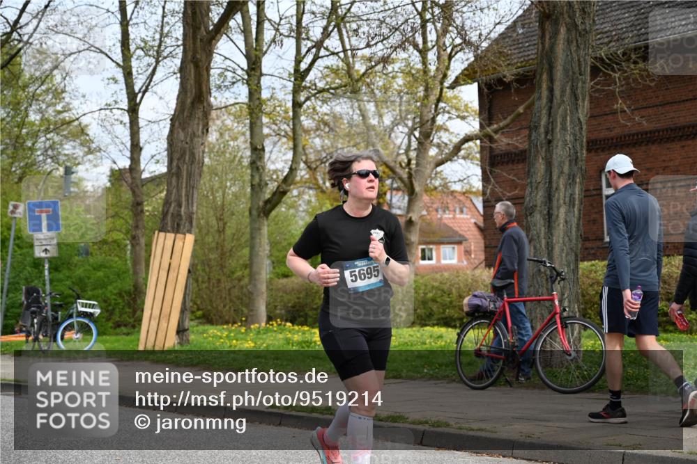 12.04.2026 - 45. Internationalen Wilhelmsburger Insellauf J. Mangold http://msf.ph/oto/9519214 12.04.2026 13:27:45 Ziel 5222, 3215, 2756, 2180, 3132, 2875, 3938, 3937, 4222, 4221, 4575, 4574, 2563, 5695 meine-sportfotos.de