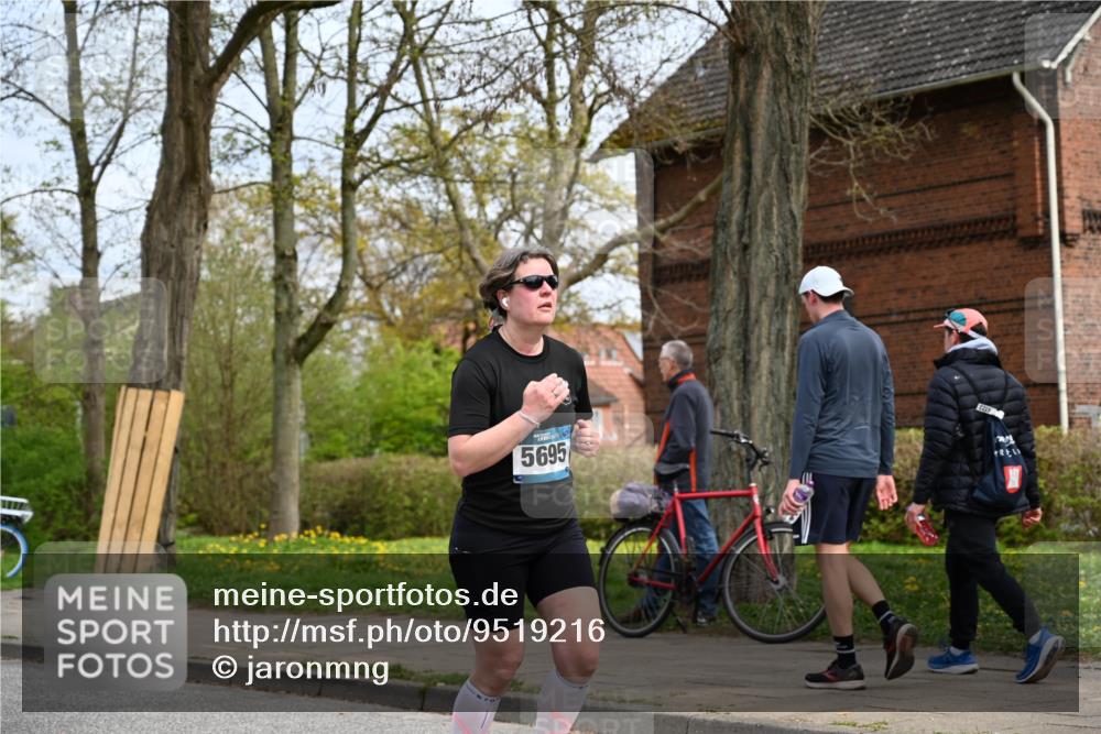 12.04.2026 - 45. Internationalen Wilhelmsburger Insellauf J. Mangold http://msf.ph/oto/9519216 12.04.2026 13:27:45 Ziel 5222, 3215, 2756, 2180, 3132, 2875, 3938, 3937, 4222, 4221, 4575, 4574, 2563, 5695 meine-sportfotos.de