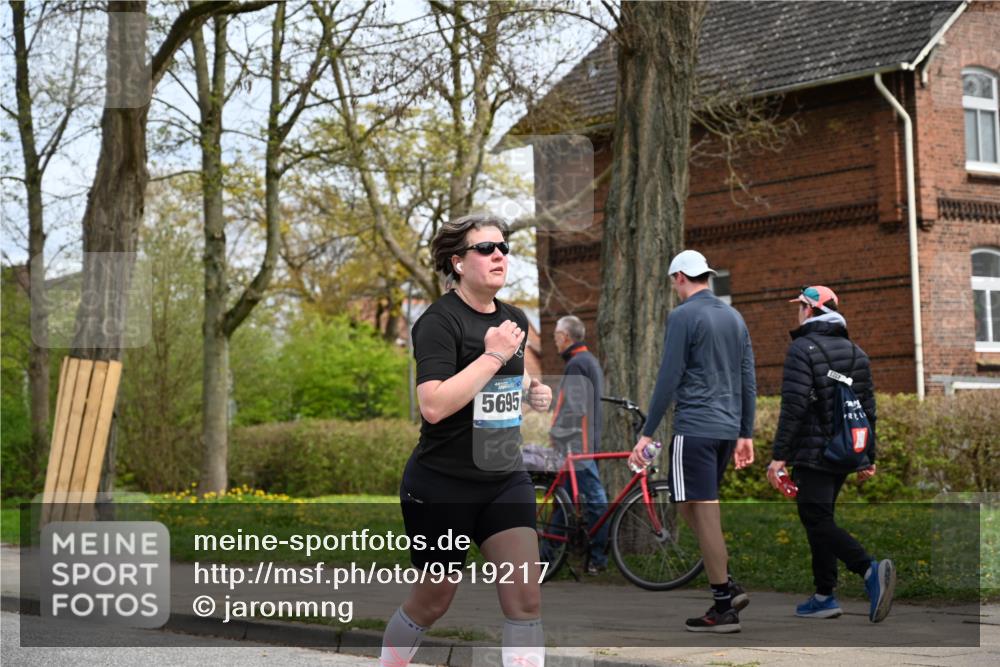 12.04.2026 - 45. Internationalen Wilhelmsburger Insellauf J. Mangold http://msf.ph/oto/9519217 12.04.2026 13:27:45 Ziel 5222, 3215, 2756, 2180, 3132, 2875, 3938, 3937, 4222, 4221, 4575, 4574, 2563, 5695 meine-sportfotos.de