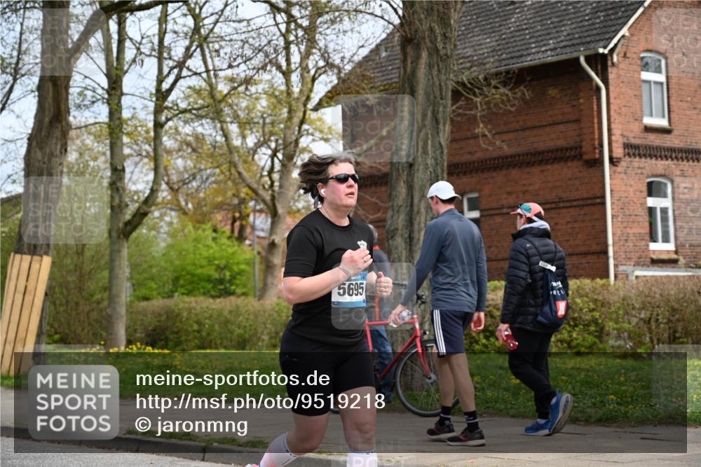 12.04.2026 - 45. Internationalen Wilhelmsburger Insellauf J. Mangold http://msf.ph/oto/9519218 12.04.2026 13:27:45 Ziel 5222, 3215, 2756, 2180, 3132, 2875, 3938, 3937, 4222, 4221, 4575, 4574, 2563, 5695 meine-sportfotos.de