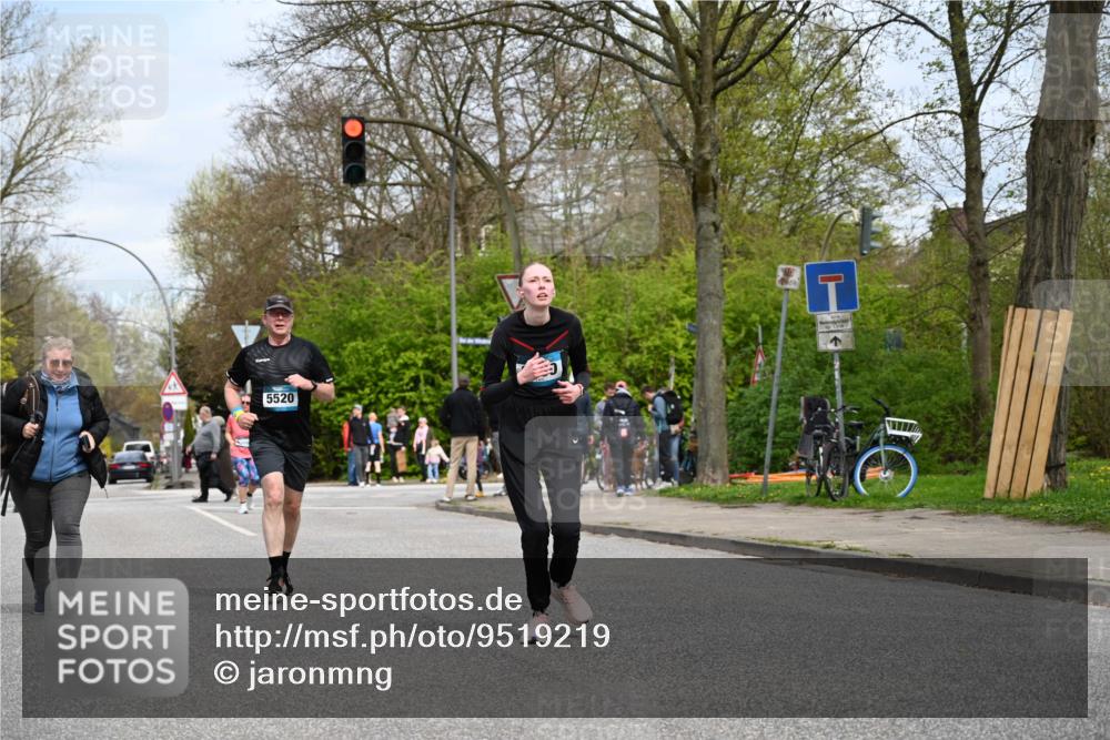 12.04.2026 - 45. Internationalen Wilhelmsburger Insellauf J. Mangold http://msf.ph/oto/9519219 12.04.2026 13:28:08 Ziel 2563, 5695, 3800, 2630, 5520, 5509 meine-sportfotos.de