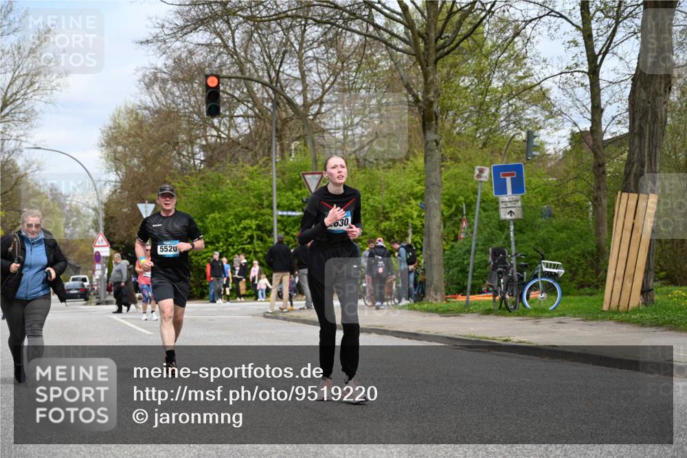 12.04.2026 - 45. Internationalen Wilhelmsburger Insellauf J. Mangold http://msf.ph/oto/9519220 12.04.2026 13:28:08 Ziel 2563, 5695, 3800, 2630, 5520, 5509 meine-sportfotos.de