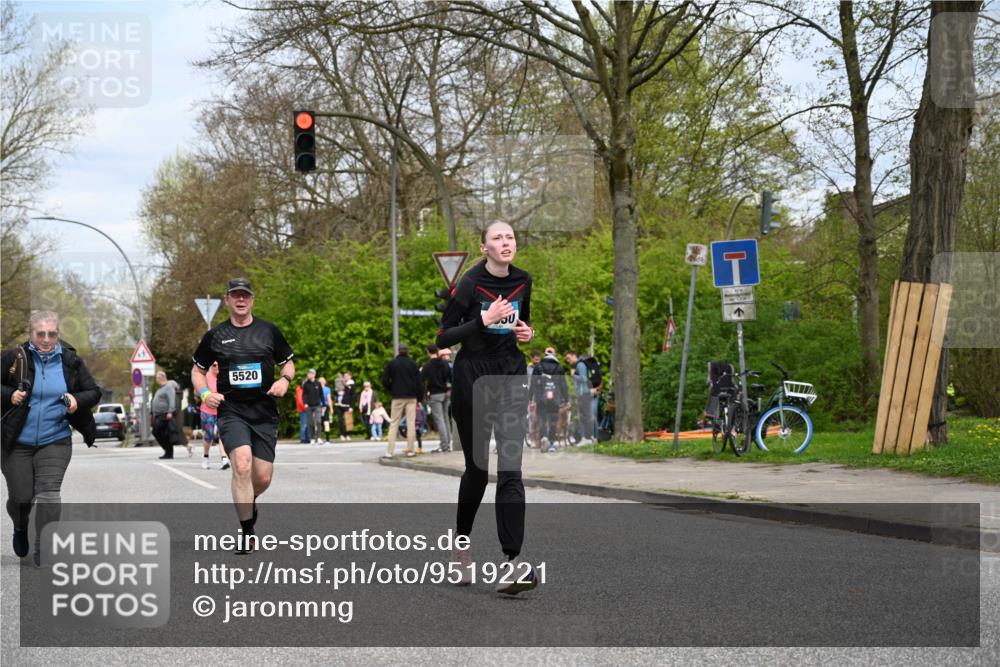 12.04.2026 - 45. Internationalen Wilhelmsburger Insellauf J. Mangold http://msf.ph/oto/9519221 12.04.2026 13:28:08 Ziel 2563, 5695, 3800, 2630, 5520, 5509 meine-sportfotos.de