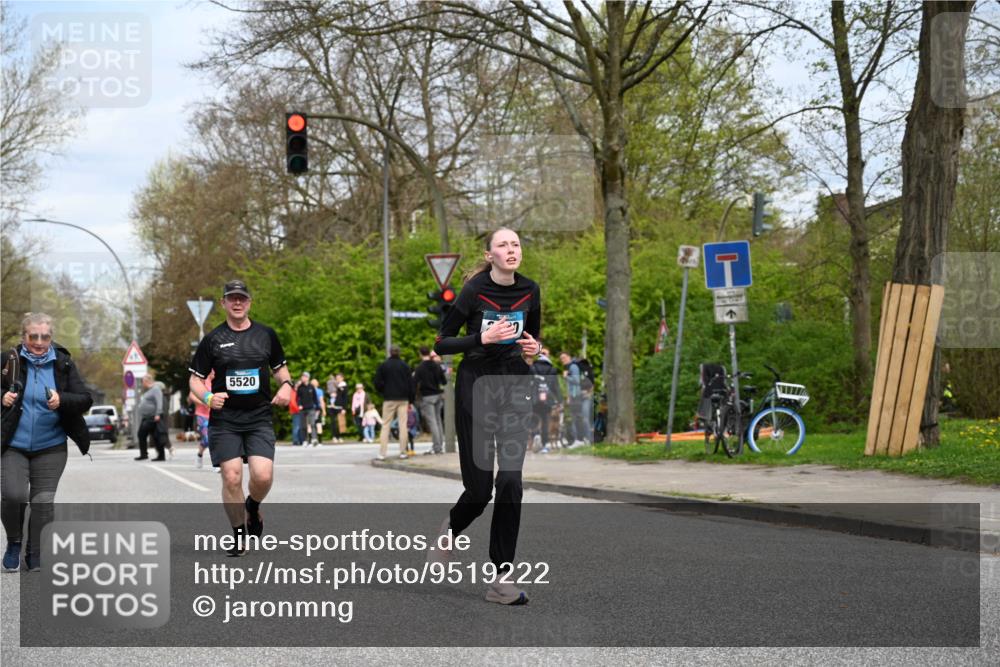 12.04.2026 - 45. Internationalen Wilhelmsburger Insellauf J. Mangold http://msf.ph/oto/9519222 12.04.2026 13:28:08 Ziel 2563, 5695, 3800, 2630, 5520, 5509 meine-sportfotos.de