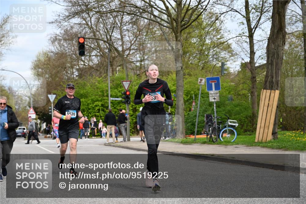 12.04.2026 - 45. Internationalen Wilhelmsburger Insellauf J. Mangold http://msf.ph/oto/9519225 12.04.2026 13:28:08 Ziel 2563, 5695, 3800, 2630, 5520, 5509 meine-sportfotos.de