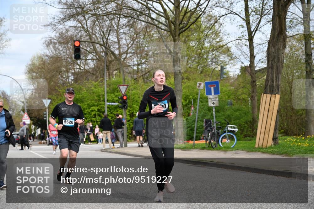 12.04.2026 - 45. Internationalen Wilhelmsburger Insellauf J. Mangold http://msf.ph/oto/9519227 12.04.2026 13:28:08 Ziel 2563, 5695, 3800, 2630, 5520, 5509 meine-sportfotos.de