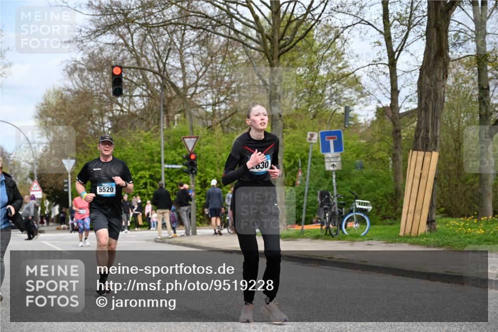 12.04.2026 - 45. Internationalen Wilhelmsburger Insellauf J. Mangold http://msf.ph/oto/9519228 12.04.2026 13:28:08 Ziel 2563, 5695, 3800, 2630, 5520, 5509 meine-sportfotos.de