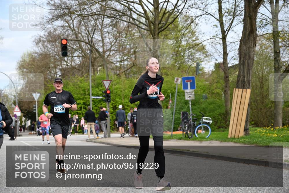 12.04.2026 - 45. Internationalen Wilhelmsburger Insellauf J. Mangold http://msf.ph/oto/9519229 12.04.2026 13:28:09 Ziel 2563, 5695, 3800, 2630, 5520, 5509 meine-sportfotos.de