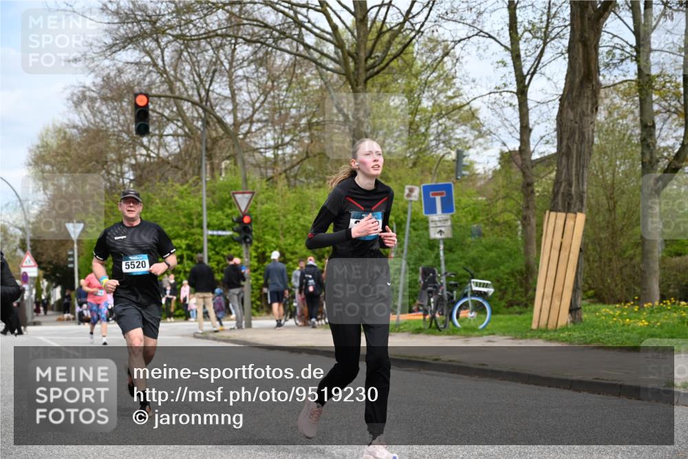 12.04.2026 - 45. Internationalen Wilhelmsburger Insellauf J. Mangold http://msf.ph/oto/9519230 12.04.2026 13:28:09 Ziel 2563, 5695, 3800, 2630, 5520, 5509 meine-sportfotos.de
