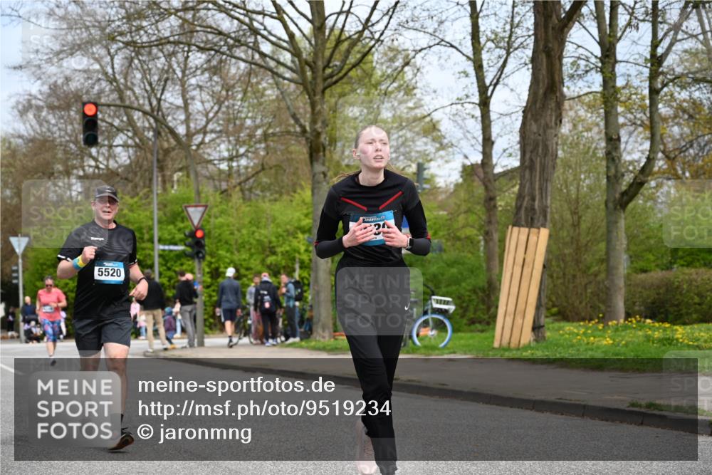 12.04.2026 - 45. Internationalen Wilhelmsburger Insellauf J. Mangold http://msf.ph/oto/9519234 12.04.2026 13:28:09 Ziel 2563, 5695, 3800, 2630, 5520, 5509 meine-sportfotos.de