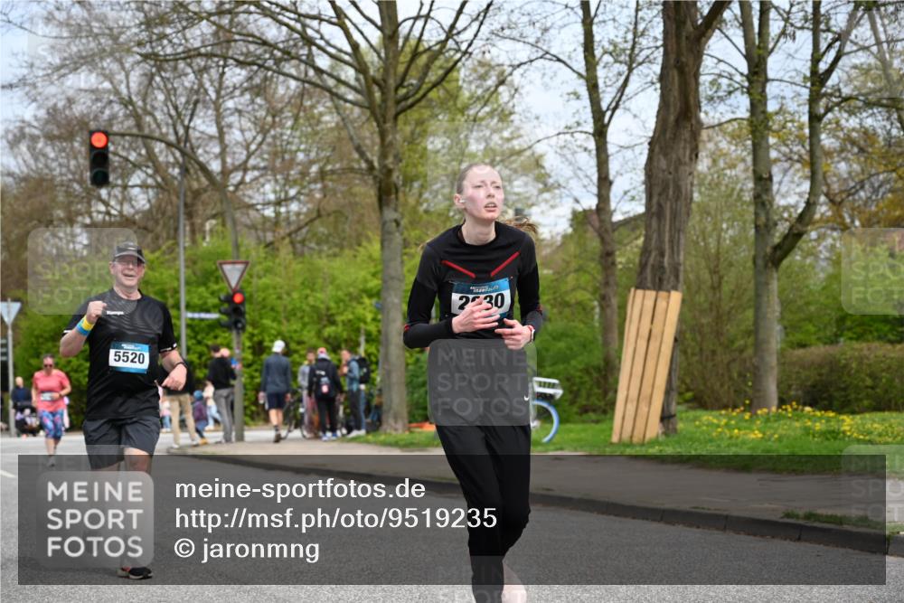 12.04.2026 - 45. Internationalen Wilhelmsburger Insellauf J. Mangold http://msf.ph/oto/9519235 12.04.2026 13:28:09 Ziel 2563, 5695, 3800, 2630, 5520, 5509 meine-sportfotos.de
