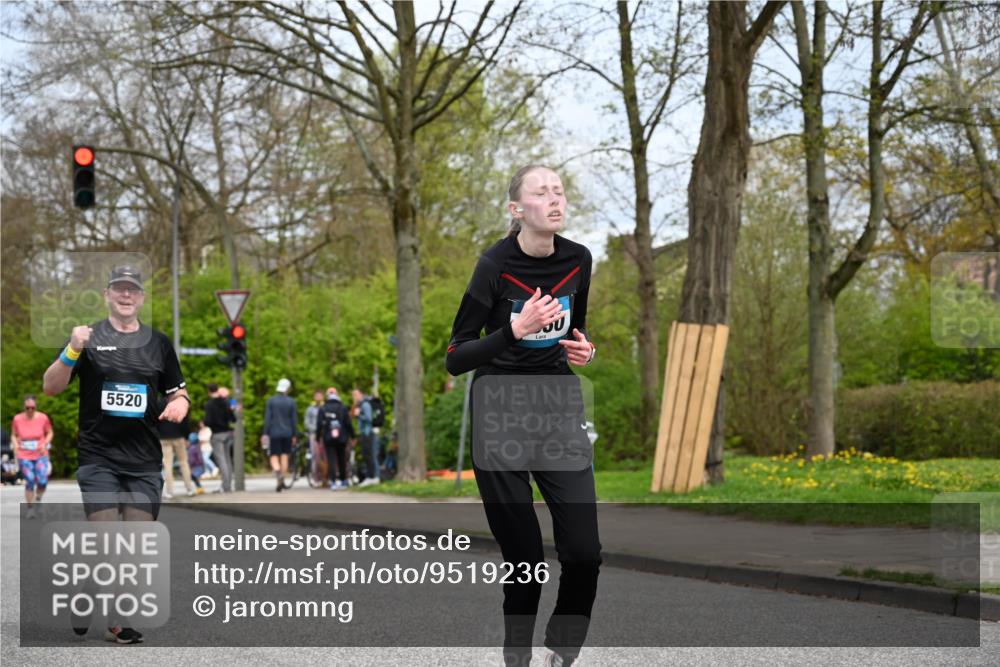 12.04.2026 - 45. Internationalen Wilhelmsburger Insellauf J. Mangold http://msf.ph/oto/9519236 12.04.2026 13:28:09 Ziel 2563, 5695, 3800, 2630, 5520, 5509 meine-sportfotos.de