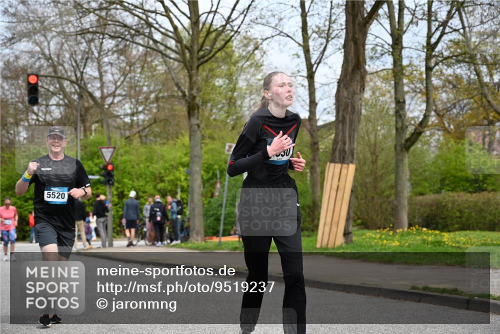 12.04.2026 - 45. Internationalen Wilhelmsburger Insellauf J. Mangold http://msf.ph/oto/9519237 12.04.2026 13:28:09 Ziel 2563, 5695, 3800, 2630, 5520, 5509 meine-sportfotos.de