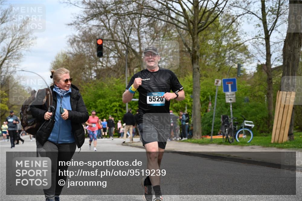 12.04.2026 - 45. Internationalen Wilhelmsburger Insellauf J. Mangold http://msf.ph/oto/9519239 12.04.2026 13:28:10 Ziel 2563, 5695, 3800, 2630, 5520, 5509, 4316 meine-sportfotos.de