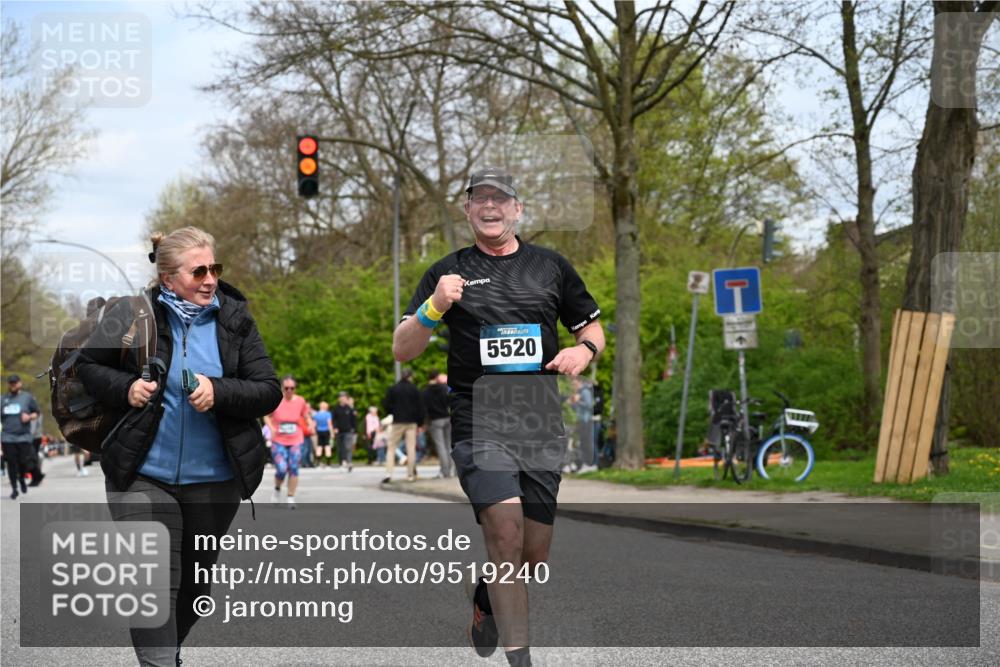 12.04.2026 - 45. Internationalen Wilhelmsburger Insellauf J. Mangold http://msf.ph/oto/9519240 12.04.2026 13:28:10 Ziel 2563, 5695, 3800, 2630, 5520, 5509, 4316 meine-sportfotos.de