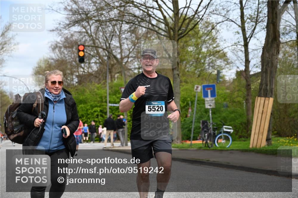 12.04.2026 - 45. Internationalen Wilhelmsburger Insellauf J. Mangold http://msf.ph/oto/9519242 12.04.2026 13:28:10 Ziel 2563, 5695, 3800, 2630, 5520, 5509, 4316 meine-sportfotos.de
