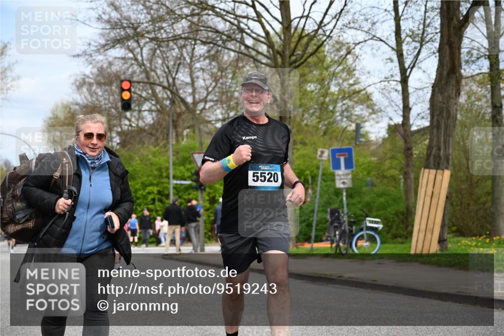 12.04.2026 - 45. Internationalen Wilhelmsburger Insellauf J. Mangold http://msf.ph/oto/9519243 12.04.2026 13:28:10 Ziel 2563, 5695, 3800, 2630, 5520, 5509, 4316 meine-sportfotos.de