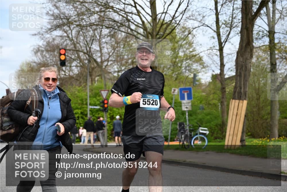 12.04.2026 - 45. Internationalen Wilhelmsburger Insellauf J. Mangold http://msf.ph/oto/9519244 12.04.2026 13:28:10 Ziel 2563, 5695, 3800, 2630, 5520, 5509, 4316 meine-sportfotos.de