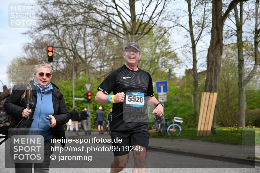 12.04.2026 - 45. Internationalen Wilhelmsburger Insellauf J. Mangold http://msf.ph/oto/9519245 12.04.2026 13:28:11 Ziel 2563, 5695, 3800, 3800, 2630, 5520, 5509, 4316 meine-sportfotos.de