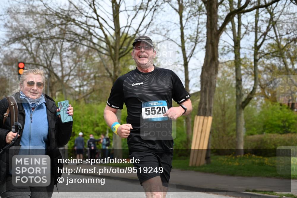 12.04.2026 - 45. Internationalen Wilhelmsburger Insellauf J. Mangold http://msf.ph/oto/9519249 12.04.2026 13:28:11 Ziel 2563, 5695, 3800, 3800, 2630, 5520, 5509, 4316 meine-sportfotos.de