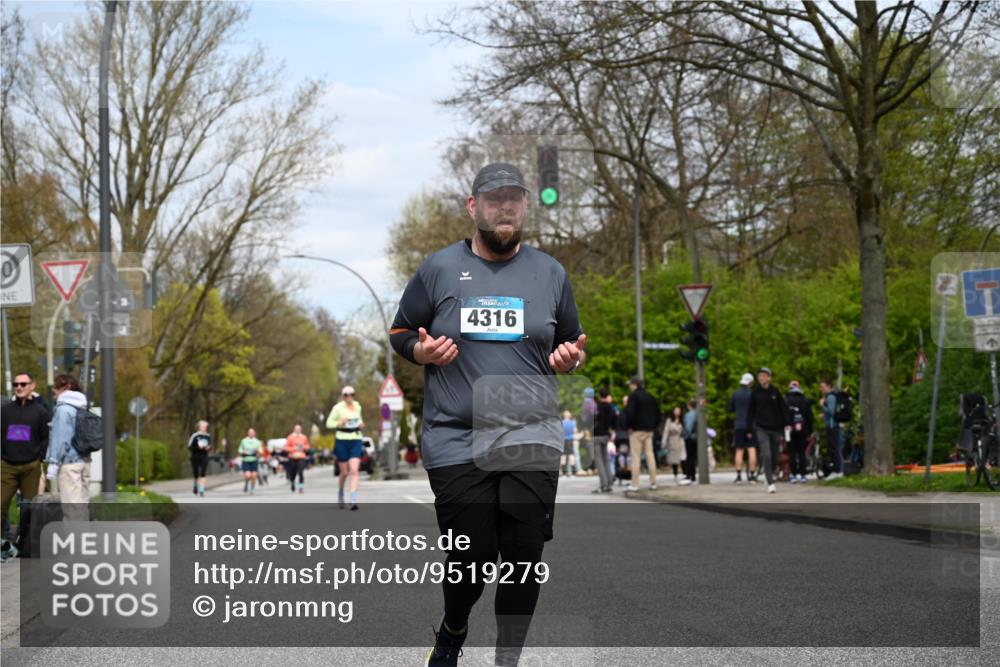 12.04.2026 - 45. Internationalen Wilhelmsburger Insellauf J. Mangold http://msf.ph/oto/9519279 12.04.2026 13:28:21 Ziel 3800, 2630, 5520, 5509, 4316, 3564, 3483, 4471 meine-sportfotos.de