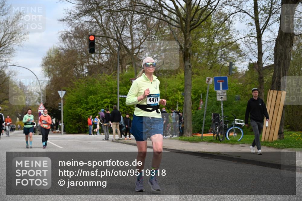 12.04.2026 - 45. Internationalen Wilhelmsburger Insellauf J. Mangold http://msf.ph/oto/9519318 12.04.2026 13:28:29 Ziel 3800, 2630, 5520, 5509, 4316, 3564, 3483, 4471, 4303, 4302, 4304 meine-sportfotos.de