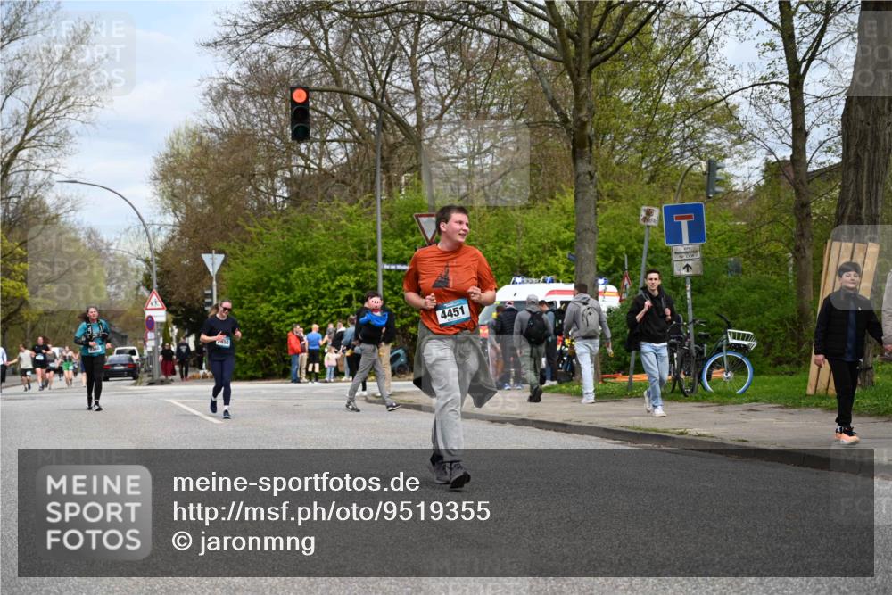 12.04.2026 - 45. Internationalen Wilhelmsburger Insellauf J. Mangold http://msf.ph/oto/9519355 12.04.2026 13:28:45 Ziel 5509, 4316, 3564, 3483, 4471, 4303, 4302, 4304, 4451, 2650, 2340, 5861, 2509, 2483, 2616 meine-sportfotos.de