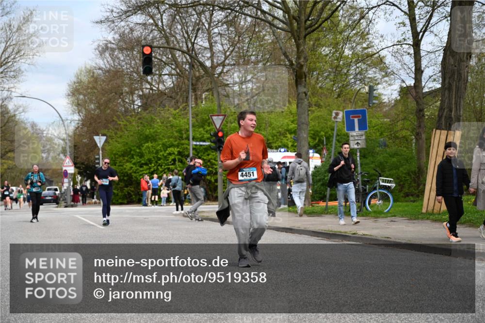 12.04.2026 - 45. Internationalen Wilhelmsburger Insellauf J. Mangold http://msf.ph/oto/9519358 12.04.2026 13:28:45 Ziel 5509, 4316, 3564, 3483, 4471, 4303, 4302, 4304, 4451, 2650, 2340, 5861, 2509, 2483, 2616 meine-sportfotos.de