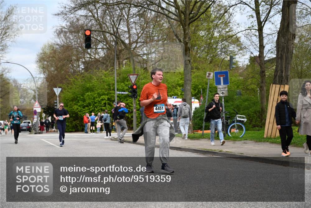 12.04.2026 - 45. Internationalen Wilhelmsburger Insellauf J. Mangold http://msf.ph/oto/9519359 12.04.2026 13:28:45 Ziel 5509, 4316, 3564, 3483, 4471, 4303, 4302, 4304, 4451, 2650, 2340, 5861, 2509, 2483, 2616 meine-sportfotos.de