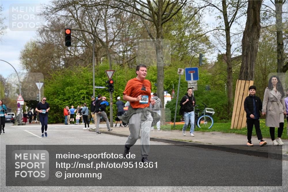 12.04.2026 - 45. Internationalen Wilhelmsburger Insellauf J. Mangold http://msf.ph/oto/9519361 12.04.2026 13:28:45 Ziel 5509, 4316, 3564, 3483, 4471, 4303, 4302, 4304, 4451, 2650, 2340, 5861, 2509, 2483, 2616 meine-sportfotos.de