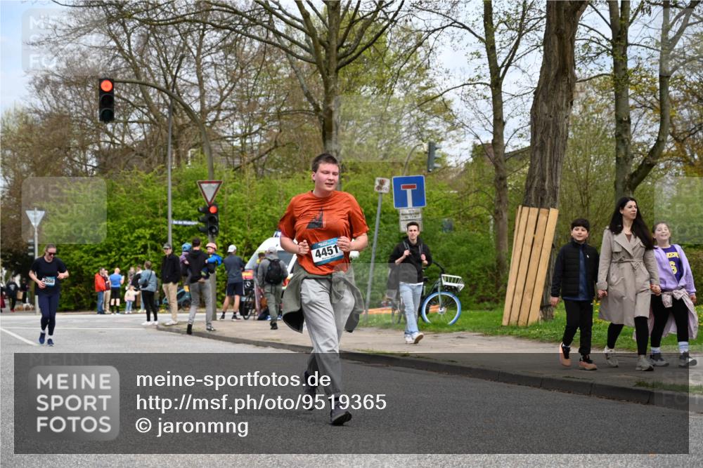 12.04.2026 - 45. Internationalen Wilhelmsburger Insellauf J. Mangold http://msf.ph/oto/9519365 12.04.2026 13:28:46 Ziel 5509, 4316, 3564, 3483, 4471, 4303, 4302, 4304, 4451, 4451, 2650, 2340, 5861, 2509, 2483, 2616 meine-sportfotos.de