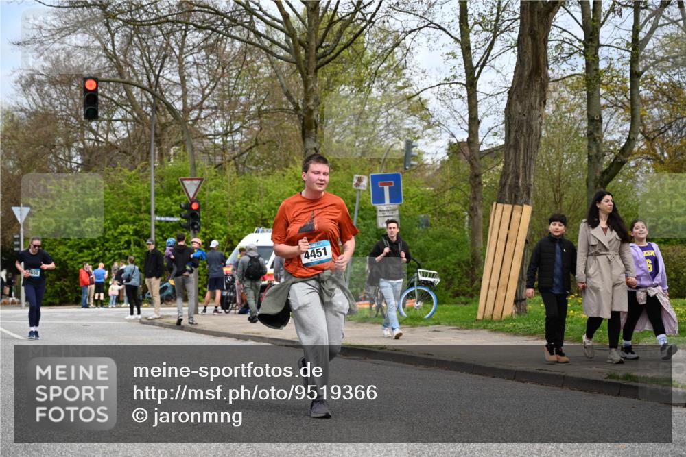 12.04.2026 - 45. Internationalen Wilhelmsburger Insellauf J. Mangold http://msf.ph/oto/9519366 12.04.2026 13:28:46 Ziel 5509, 4316, 3564, 3483, 4471, 4303, 4302, 4304, 4451, 4451, 2650, 2340, 5861, 2509, 2483, 2616 meine-sportfotos.de