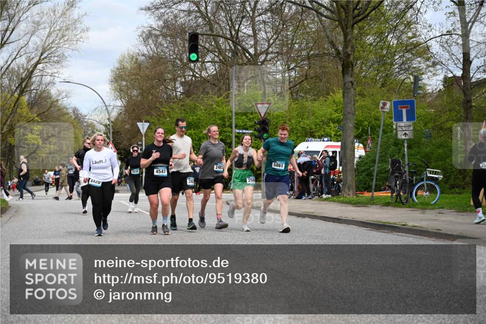 12.04.2026 - 45. Internationalen Wilhelmsburger Insellauf J. Mangold http://msf.ph/oto/9519380 12.04.2026 13:29:02 Ziel 3483, 4471, 4303, 4302, 4304, 4451, 2650, 2340, 5861, 2509, 2483, 2616, 5535, 5536, 5539, 4547, 4420 meine-sportfotos.de