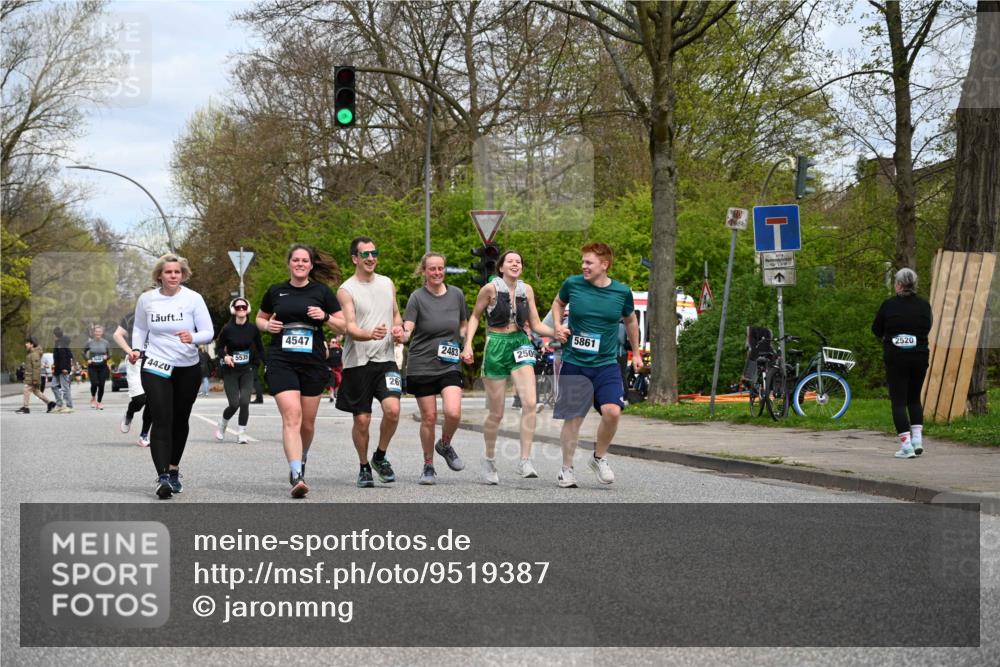 12.04.2026 - 45. Internationalen Wilhelmsburger Insellauf J. Mangold http://msf.ph/oto/9519387 12.04.2026 13:29:03 Ziel 4471, 4303, 4302, 4304, 4451, 2650, 2340, 5861, 2509, 2483, 2616, 5535, 5536, 5539, 4547, 4420, 3648 meine-sportfotos.de