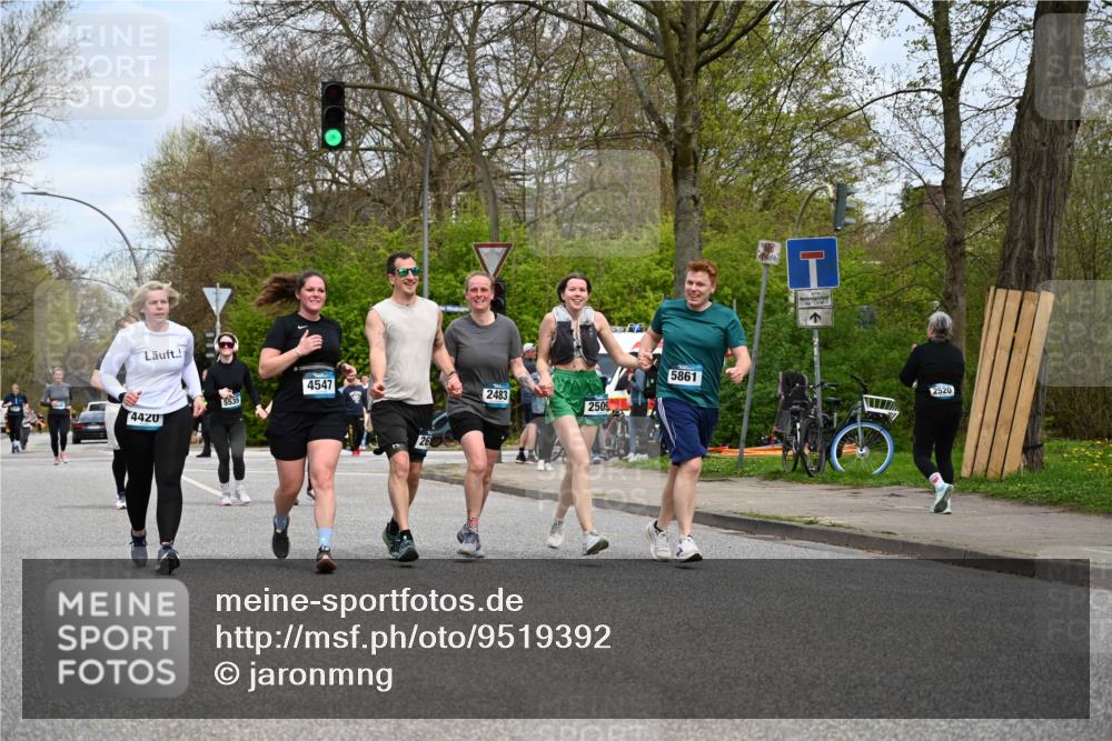 12.04.2026 - 45. Internationalen Wilhelmsburger Insellauf J. Mangold http://msf.ph/oto/9519392 12.04.2026 13:29:03 Ziel 4471, 4303, 4302, 4304, 4451, 2650, 2340, 5861, 2509, 2483, 2616, 5535, 5536, 5539, 4547, 4420, 3648 meine-sportfotos.de