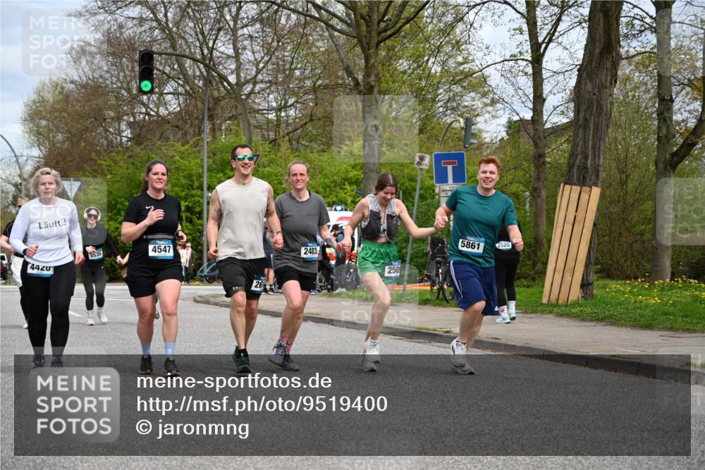 12.04.2026 - 45. Internationalen Wilhelmsburger Insellauf J. Mangold http://msf.ph/oto/9519400 12.04.2026 13:29:04 Ziel 4471, 4303, 4302, 4304, 4451, 2650, 2650, 2340, 5861, 2509, 2483, 2616, 5535, 5536, 5539, 4547, 4420, 3648 meine-sportfotos.de
