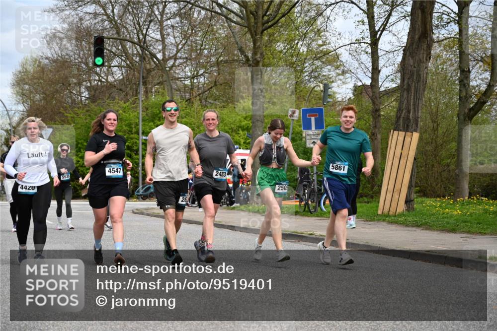 12.04.2026 - 45. Internationalen Wilhelmsburger Insellauf J. Mangold http://msf.ph/oto/9519401 12.04.2026 13:29:04 Ziel 4471, 4303, 4302, 4304, 4451, 2650, 2650, 2340, 5861, 2509, 2483, 2616, 5535, 5536, 5539, 4547, 4420, 3648 meine-sportfotos.de