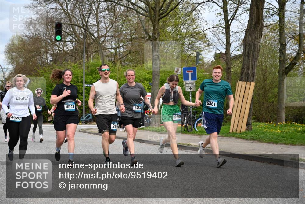 12.04.2026 - 45. Internationalen Wilhelmsburger Insellauf J. Mangold http://msf.ph/oto/9519402 12.04.2026 13:29:04 Ziel 4471, 4303, 4302, 4304, 4451, 2650, 2650, 2340, 5861, 2509, 2483, 2616, 5535, 5536, 5539, 4547, 4420, 3648 meine-sportfotos.de