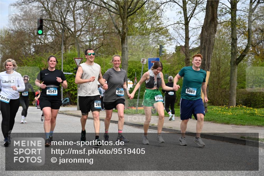 12.04.2026 - 45. Internationalen Wilhelmsburger Insellauf J. Mangold http://msf.ph/oto/9519405 12.04.2026 13:29:04 Ziel 4471, 4303, 4302, 4304, 4451, 2650, 2650, 2340, 5861, 2509, 2483, 2616, 5535, 5536, 5539, 4547, 4420, 3648 meine-sportfotos.de