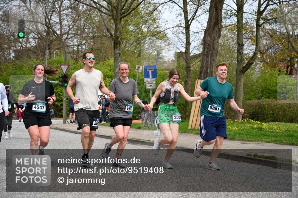 12.04.2026 - 45. Internationalen Wilhelmsburger Insellauf J. Mangold http://msf.ph/oto/9519408 12.04.2026 13:29:04 Ziel 4471, 4303, 4302, 4304, 4451, 2650, 2650, 2340, 5861, 2509, 2483, 2616, 5535, 5536, 5539, 4547, 4420, 3648 meine-sportfotos.de