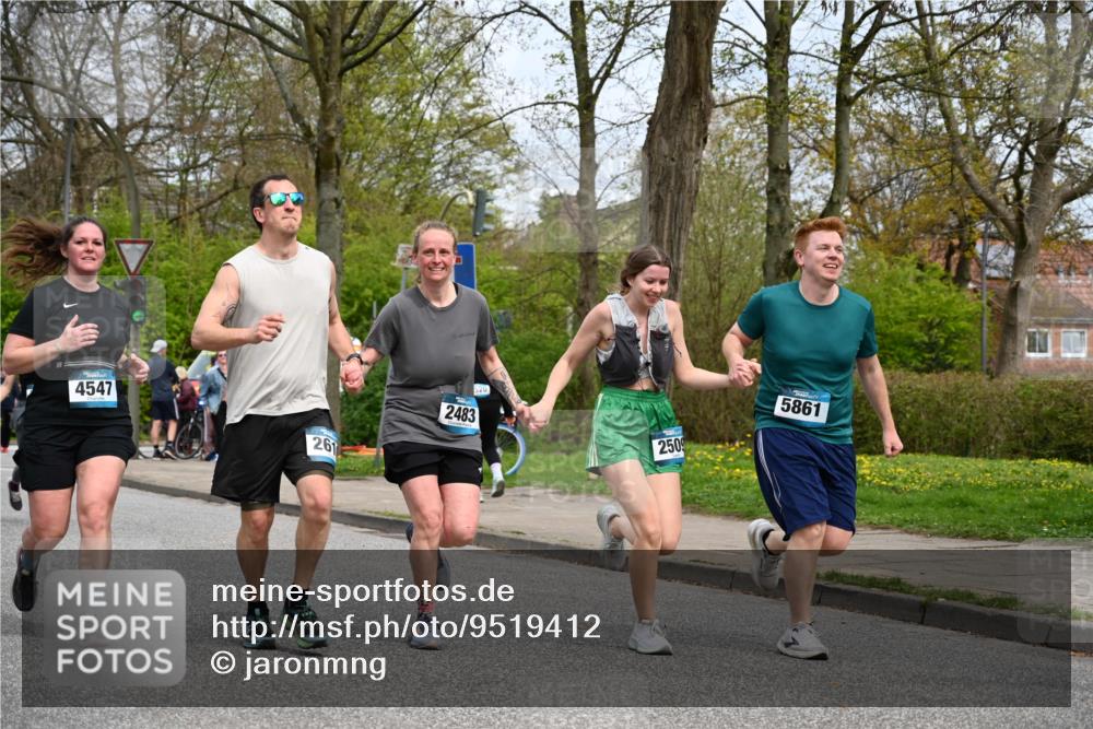12.04.2026 - 45. Internationalen Wilhelmsburger Insellauf J. Mangold http://msf.ph/oto/9519412 12.04.2026 13:29:05 Ziel 4303, 4302, 4304, 4451, 2650, 2340, 5861, 2509, 2483, 2616, 5535, 5536, 5539, 4547, 4420, 3648 meine-sportfotos.de