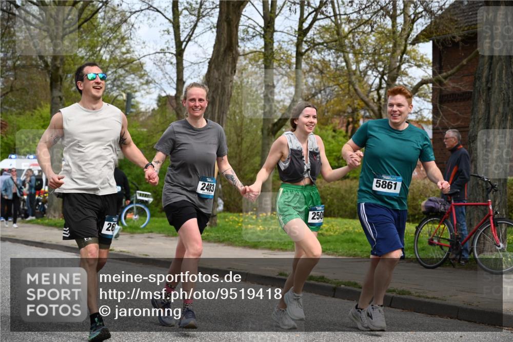 12.04.2026 - 45. Internationalen Wilhelmsburger Insellauf J. Mangold http://msf.ph/oto/9519418 12.04.2026 13:29:05 Ziel 4303, 4302, 4304, 4451, 2650, 2340, 5861, 2509, 2483, 2616, 5535, 5536, 5539, 4547, 4420, 3648 meine-sportfotos.de