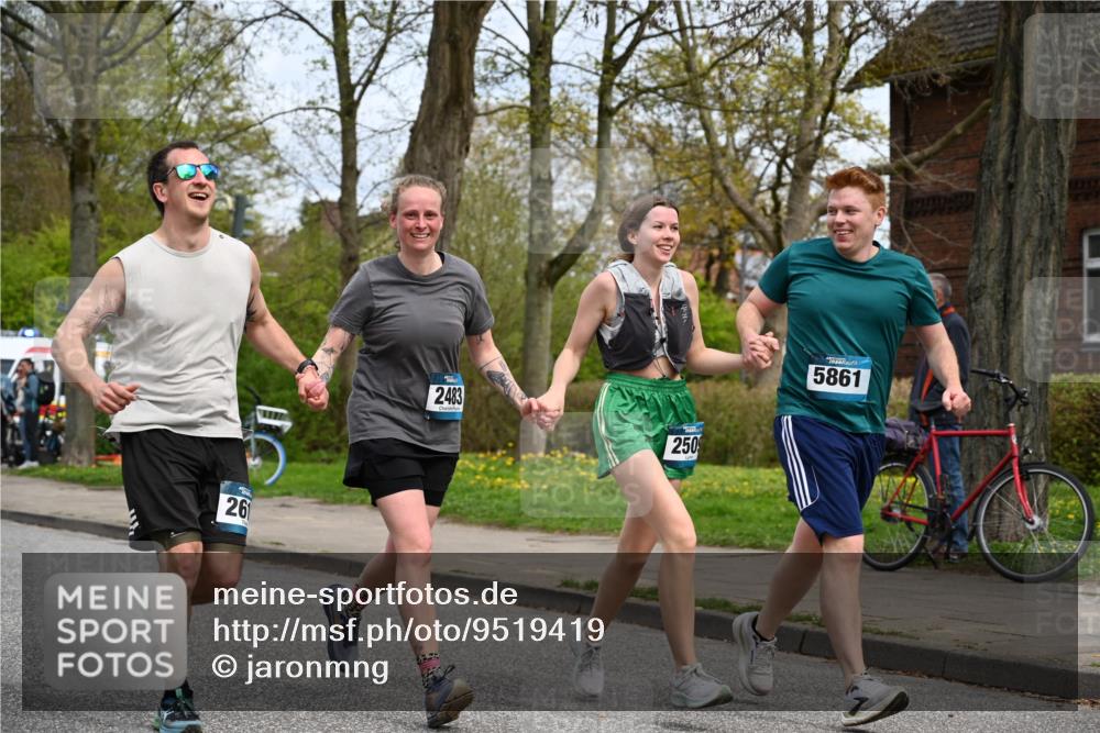 12.04.2026 - 45. Internationalen Wilhelmsburger Insellauf J. Mangold http://msf.ph/oto/9519419 12.04.2026 13:29:05 Ziel 4303, 4302, 4304, 4451, 2650, 2340, 5861, 2509, 2483, 2616, 5535, 5536, 5539, 4547, 4420, 3648 meine-sportfotos.de